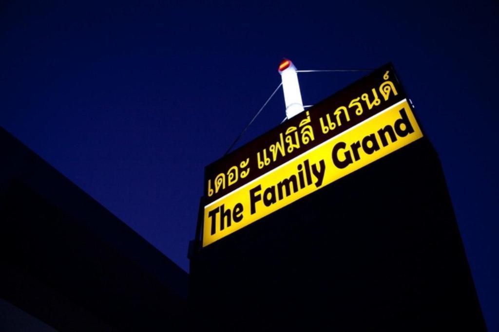 Отель The Family Grand Удон-Тхани Экстерьер фото